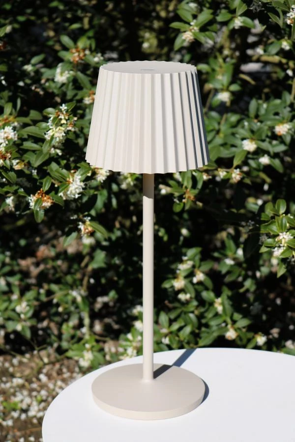 Lucide JUSTINE - Rechargeable Table lamp Indoor/Outdoor - Battery pack/batteries - LED Dim. - 1x2W 2700K - IP54 - With wireless charging pad - Cream - ambiance 1